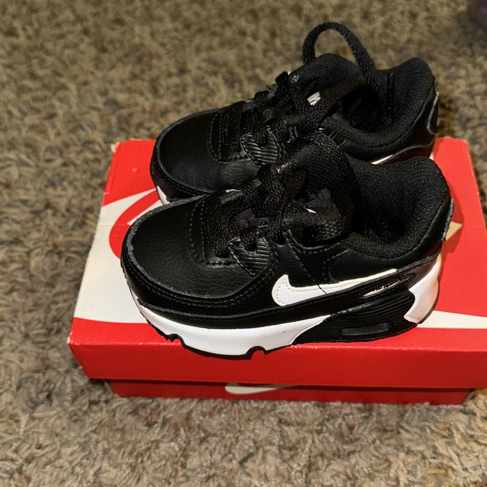 Kids Nike black sneakers